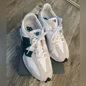 New Balance 327 Green/White size 8.5